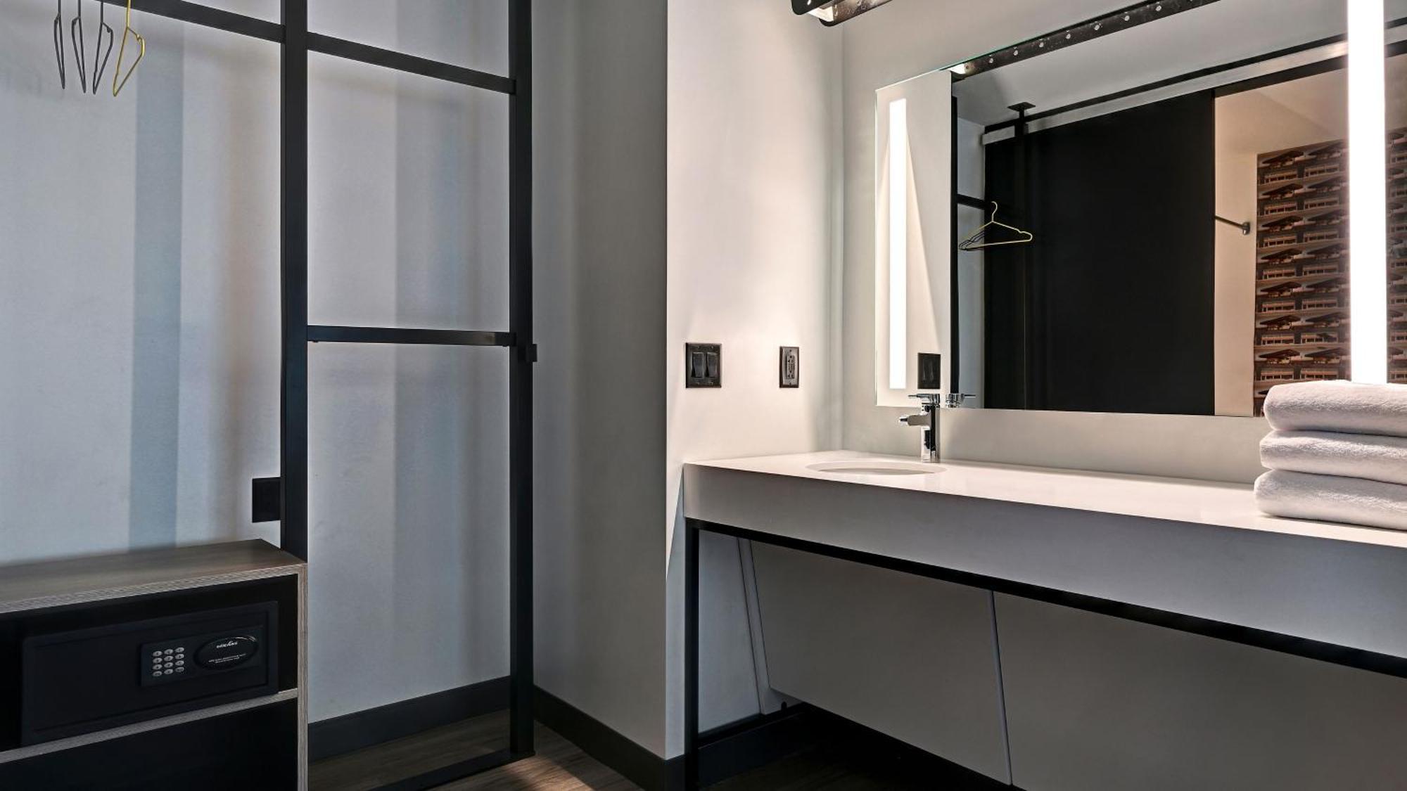Aloft King Room